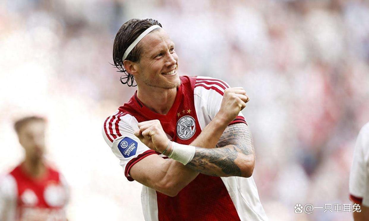 关于曼联迎荷甲关键赛；冲刺阶段主帅复盘；悬念犹存；资深球员宣示担当的信息